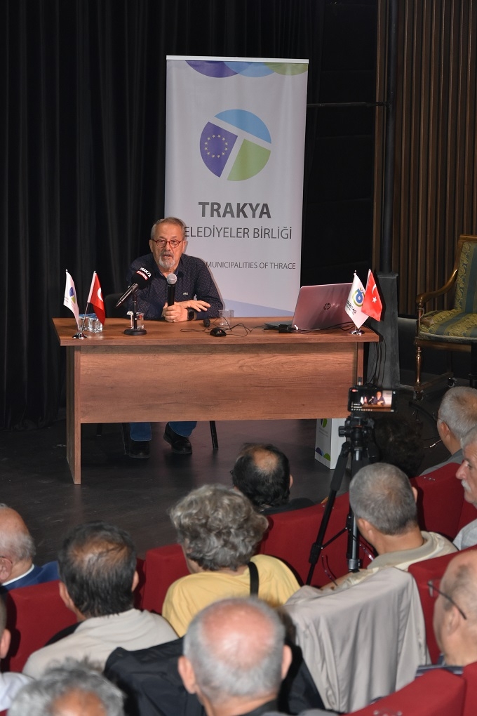 Prof. Dr. Naci Görür'ün ″Deprem Bilinci″ konferansı büyük ilgiyle karşılandı