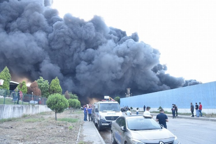 Manisa OSB'deki yangına müdahale sürüyor
