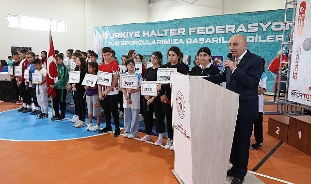 Minikler Türkiye Halter Şampiyonası Keçiören'de düzenleniyor