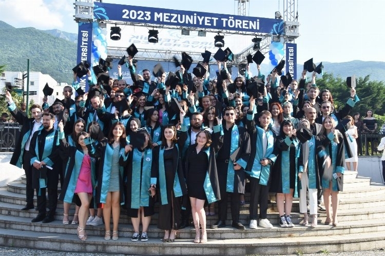 Bursa Teknik Üniversitesi mezunlarını uğurladı