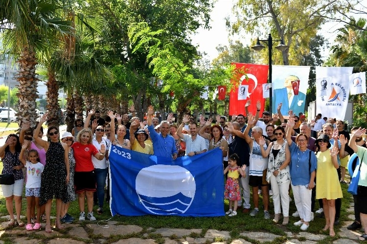 Antalya Muratpaşa'nın plajlarına mavi bayrak