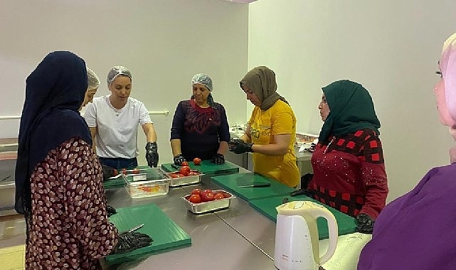 Çiğli'de Sağlıklı Atıştırmalıklar Üretimi için Eğitimler Tamamlandı