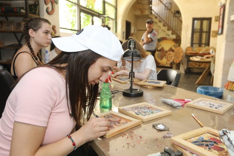 Gaziantep'te mozaik sanatının inceliklerini öğreniyorlar