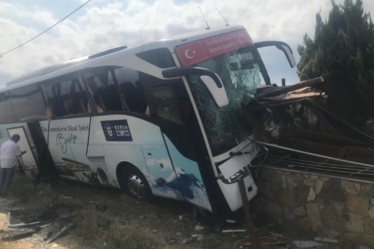 Bursalıların otobüsü kültür turu dönüşünde kaza yaptı: 1 ölü,  8 yaralı