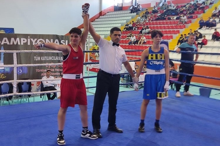 Kayserili Boksör Muhteşem Performansıyla Türkiye Şampiyonu Oldu