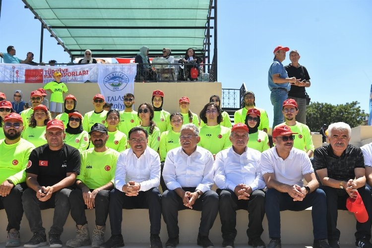 Ali Dağı'nda Yamaç Paraşütü Türkiye Şampiyonası