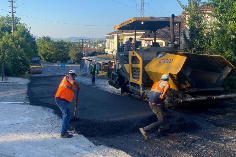 Kocaeli Büyükşehir'den Başiskele'de asfalt serimi