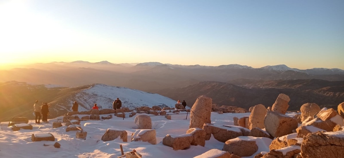 Nemrut Dağı'nda muhteşem gün batımı  - Videolu Haber