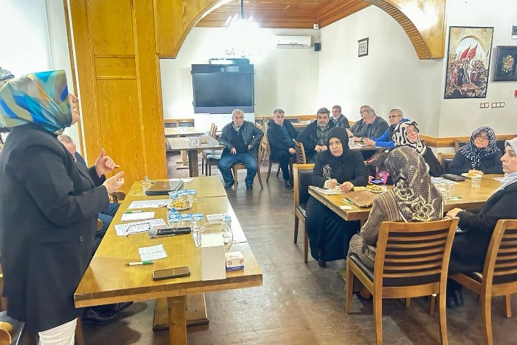 Bursa'da muhtar adayından 'mutlu aile' farkındalığı