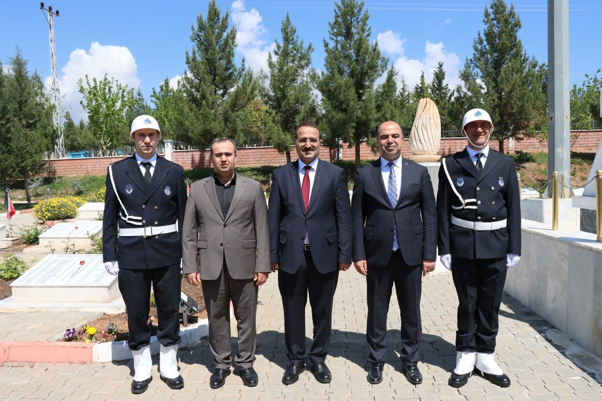 Başkanvekili Av. Ahmet Aksoy Şehitler Anıtına Çelenk Sunma törenine katıldı  - Videolu Haber