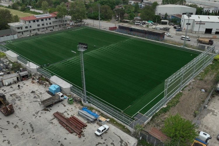 Kocaeli'de Yakup Altun Stadyumu'nda Yepyeni Sentetik Çim Uygulaması Tamamlandı