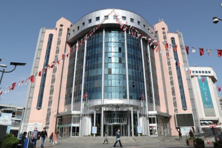 İzmit Belediyesi EYT'li işçilerin tazminatlarını ödedi