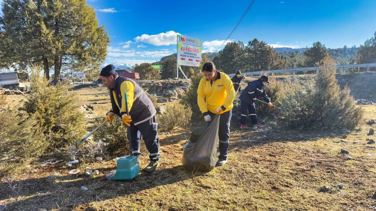Tarsus’ta Piknik Sonrası Doğaya Bırakılan 250 Poşet Çöp Temizlendi