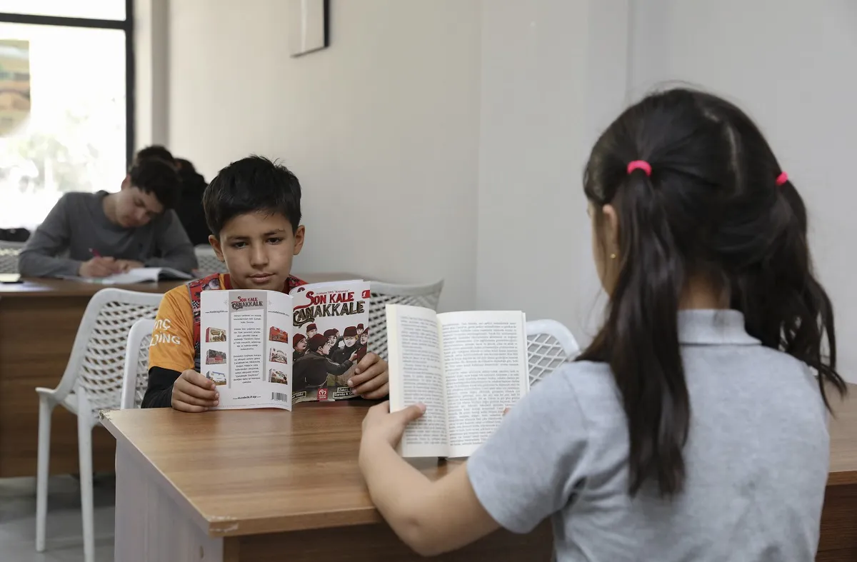 Mersinlilerin Kitap Derdi Bitiyor: 30 Bin Kitap Artık Telefonunuzda!